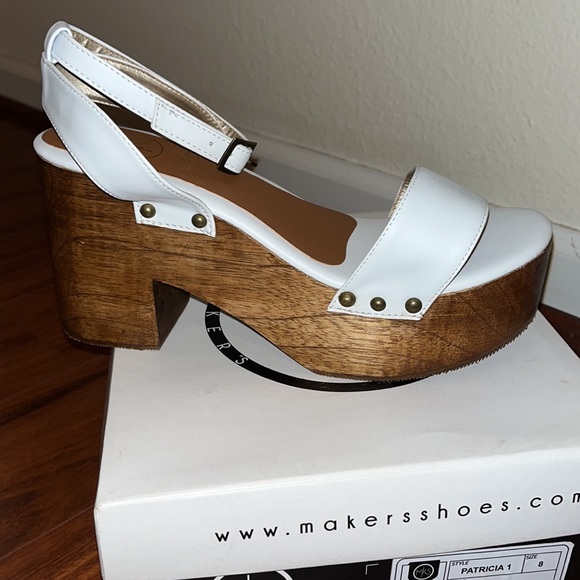 New with box.  Never worn. Wooden platform sandals - Picture 3 of 3